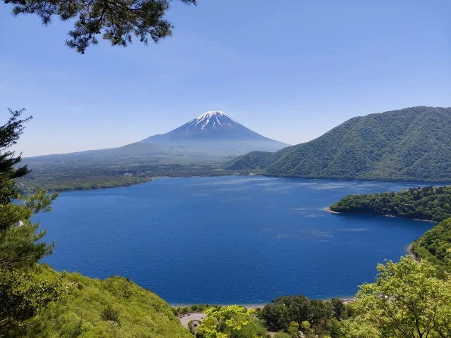 山梨県の本栖湖